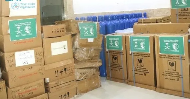 مركز الملك سلمان للإغاثة يدشن محطة توليد الأكسجين وسلّم وزارة الصحة اليمنية مساعدات طبية متنوعة في اليمن 