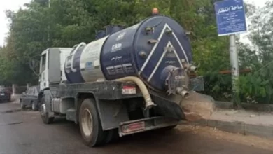 انتشار عربات شفط مياه ومعدات الصرف الصحي على الطرق تحسبا لسقوط أمطار بالجيزة