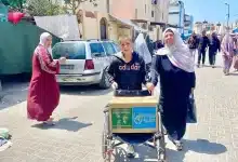 مركز الملك سلمان للإغاثة يوزع مساعدات غذائية للنازحين في مراكز الإيواء في قطاع غزة